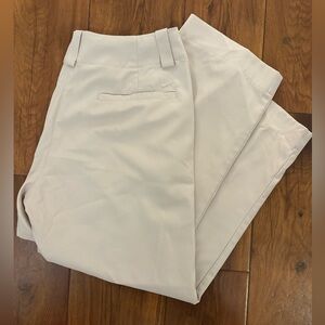 Size 4 women Nike Golf Cream Capri